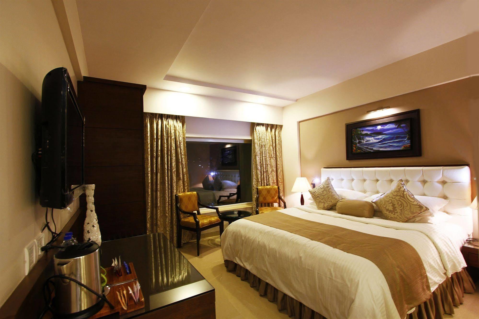 Hotel La Capitol Panaji Zewnętrze zdjęcie